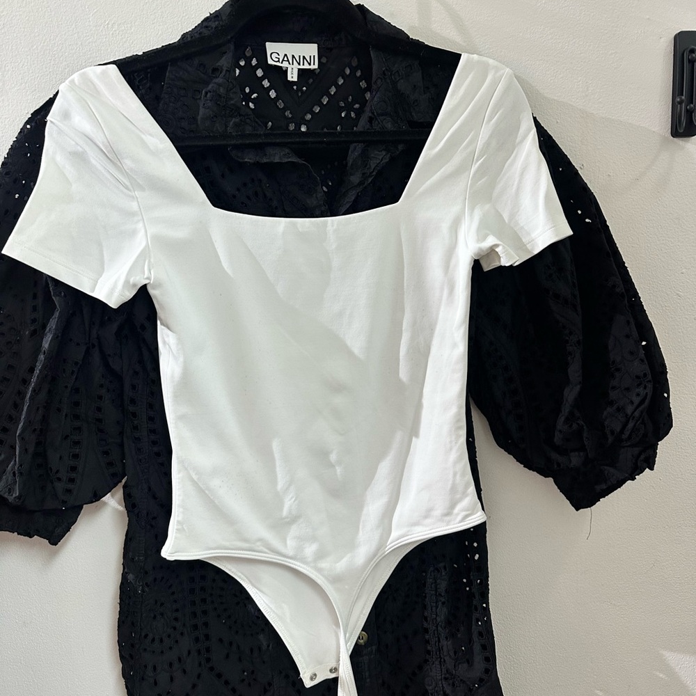 Babaton short sleeve white bodysuit